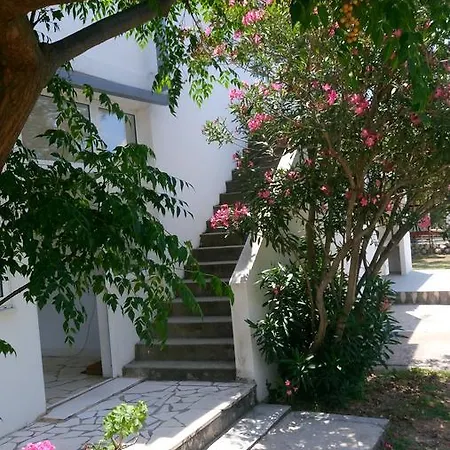 Budima 3* Banići